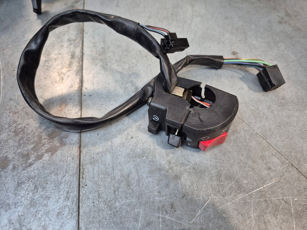 Right Control Pod 8 pin connector 2g S sv650/sv1000 2003+