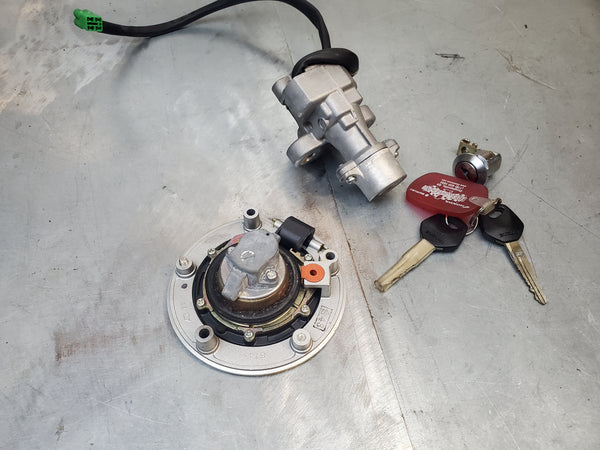 gas cap and ignition switch set w/key, seat lock 2g/3g/sv1000 99-23