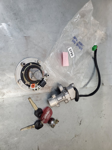 gas cap and ignition switch set w/key, seat lock 2g/3g/sv1000 99-23
