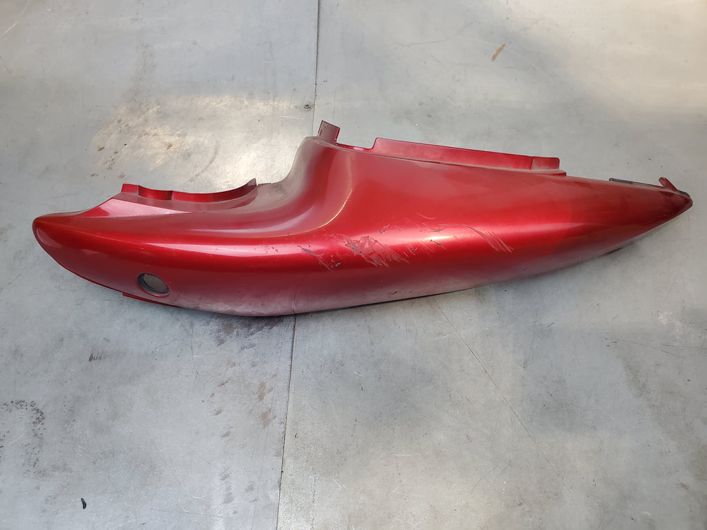 19a red scratched left tail fairing plastic 1g 99-02 sv650