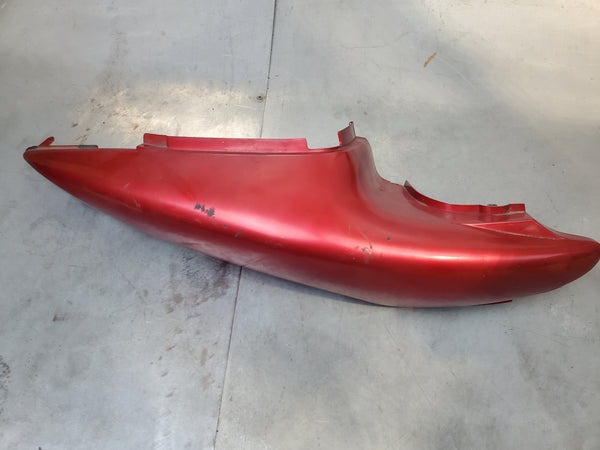 scratched 19a right rear tail fairing plastic red 1g 99-02