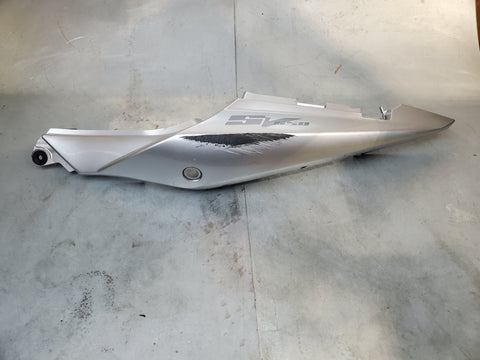 damaged left tail plastic fairing piece 03+ sv650/sv1000 YD8 Silver