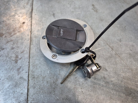 Gas Cap and Seat Latch w/ key, no ignition 2g 03