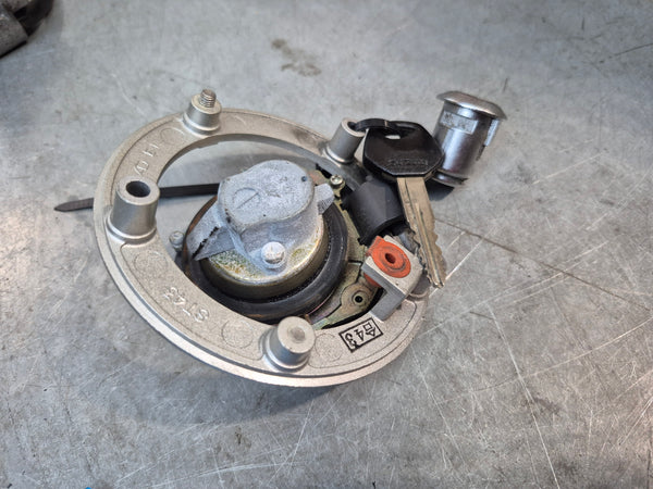 Gas Cap and Seat Latch w/ key, no ignition 2g 03