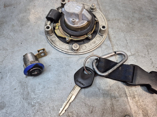 Gas Cap and seat latch w/ key, no ignition 2g sv650/sv1000 03+
