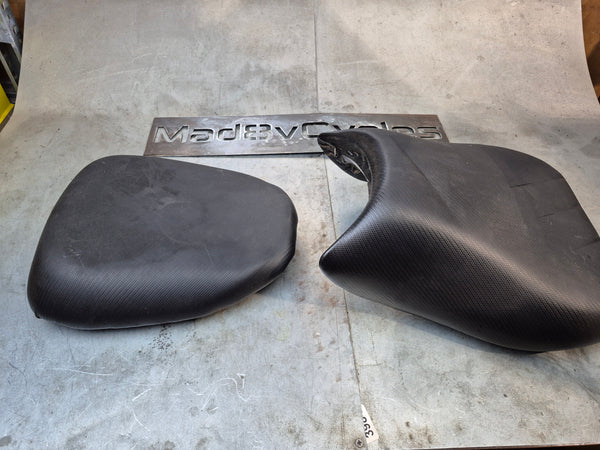 faded Rider and passenger seats 1g sv650 99-02
