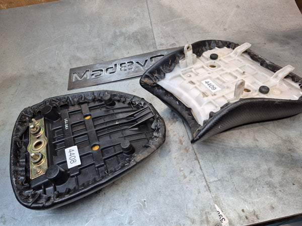 faded Rider and passenger seats 1g sv650 99-02
