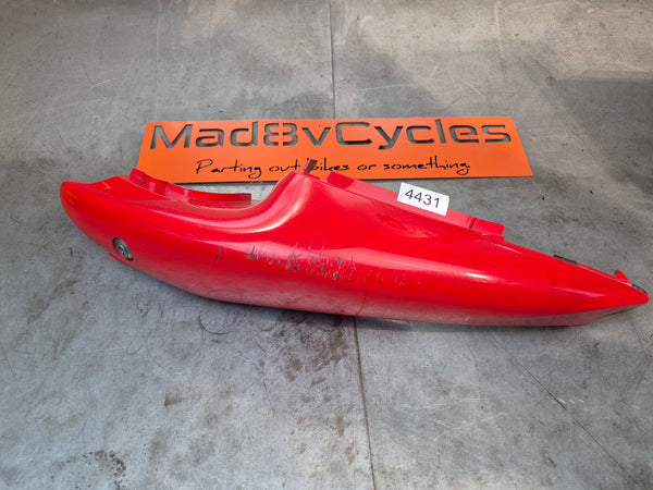 y7m red left tail fairing plastic 1g 99-02 sv650