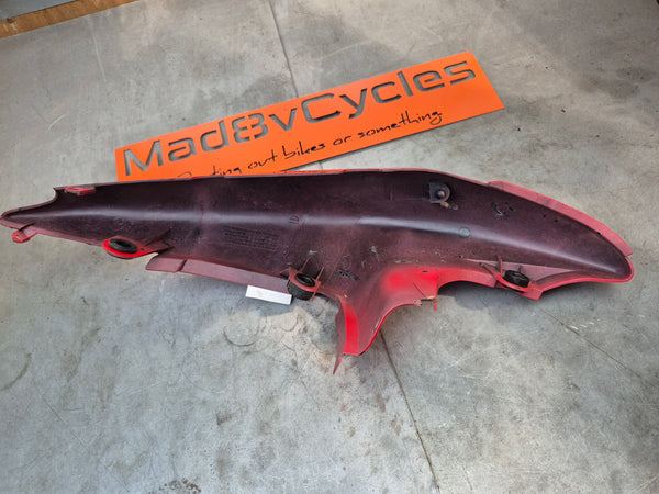 y7m red right tail fairing plastic 1g 99-02 sv650