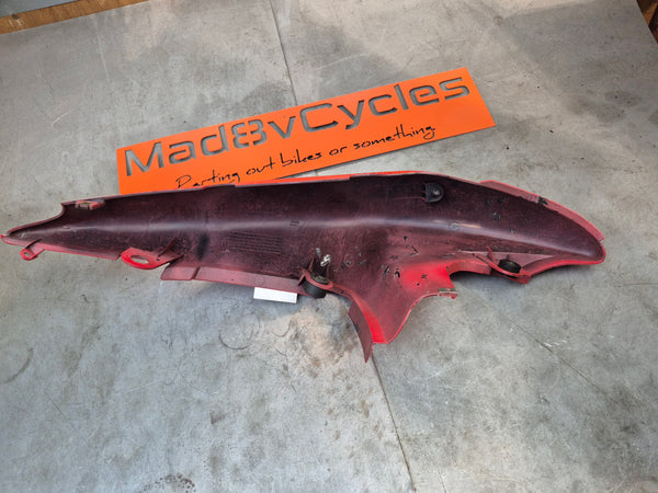 y7m red right tail fairing plastic 1g 99-02 sv650