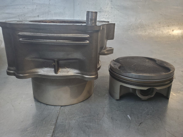 front cylinder and piston sv1000
