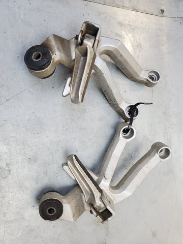 left and right passenger pegs and brackets and exhaust hangers sv1000